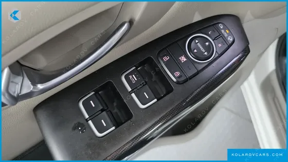 KIA CARNIVAL 9-SEATER PRESTIGE