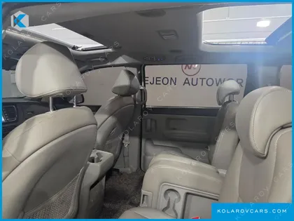KIA CARNIVAL 11-SEATER LUXURY
