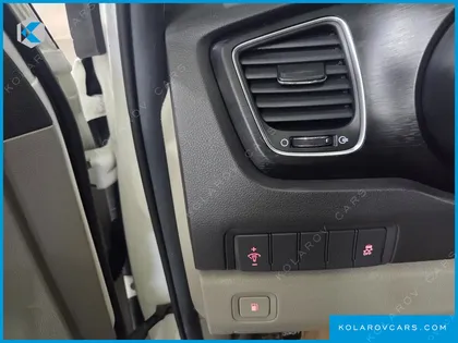 KIA CARNIVAL 11-SEATER LUXURY