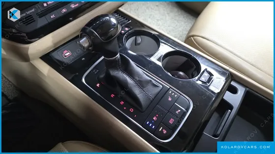 KIA CARNIVAL 9-SEATER HI-LIMOUSINE