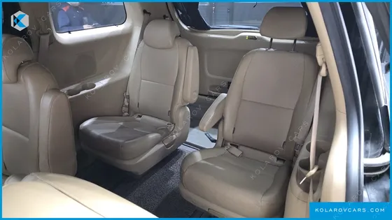 KIA CARNIVAL 9-SEATER HI-LIMOUSINE