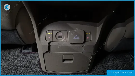 KIA CARNIVAL 9-SEATER HI-LIMOUSINE