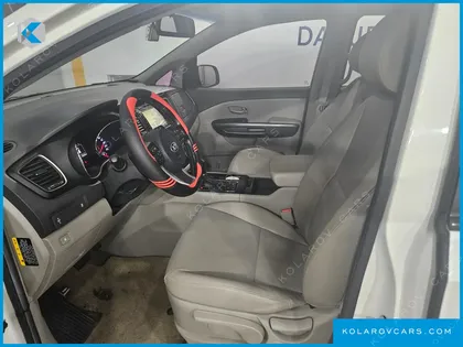 KIA CARNIVAL 9-SEATER LUXURY