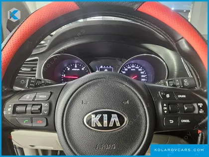 KIA CARNIVAL 9-SEATER LUXURY