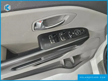 KIA CARNIVAL 9-SEATER LUXURY