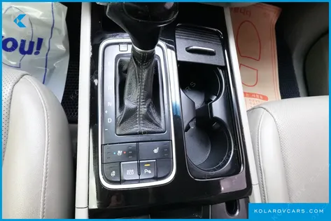 KIA CARNIVAL 9-SEATER PRESTIGE