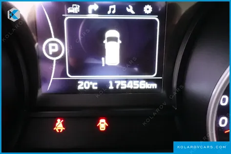 KIA CARNIVAL 9-SEATER PRESTIGE
