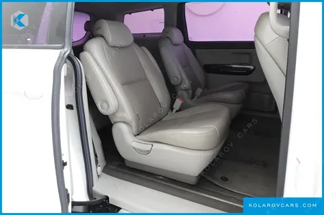 KIA CARNIVAL 9-SEATER PRESTIGE