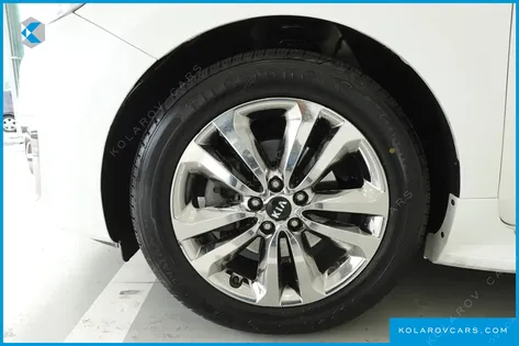 KIA CARNIVAL 9-SEATER PRESTIGE