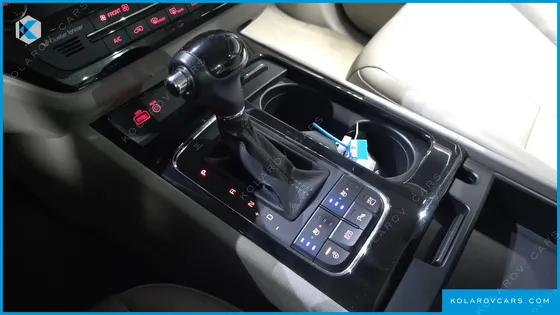 KIA CARNIVAL 9-SEATER NOBLESSE