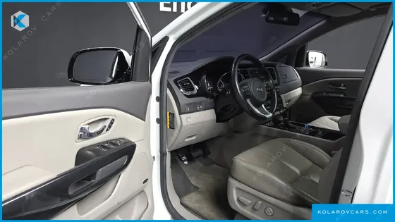KIA CARNIVAL 9-SEATER NOBLESSE