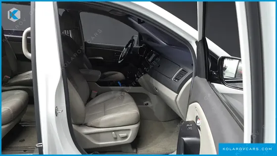 KIA CARNIVAL 9-SEATER NOBLESSE