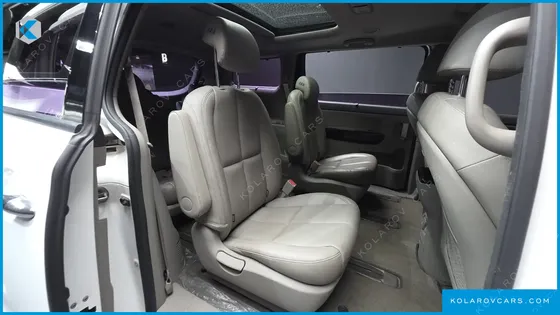 KIA CARNIVAL 9-SEATER NOBLESSE