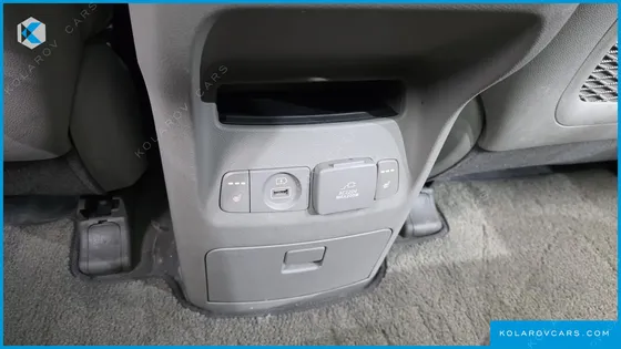 KIA CARNIVAL 9-SEATER NOBLESSE