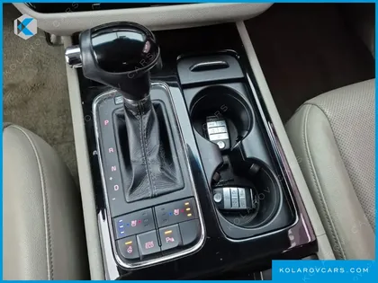 KIA CARNIVAL 9-SEATER PRESTIGE