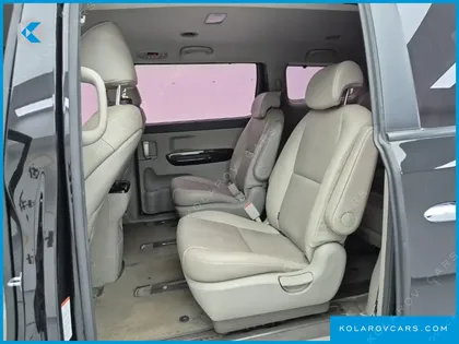 KIA CARNIVAL 9-SEATER PRESTIGE