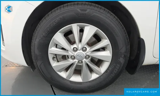 KIA CARNIVAL 11-SEATER DELUXE