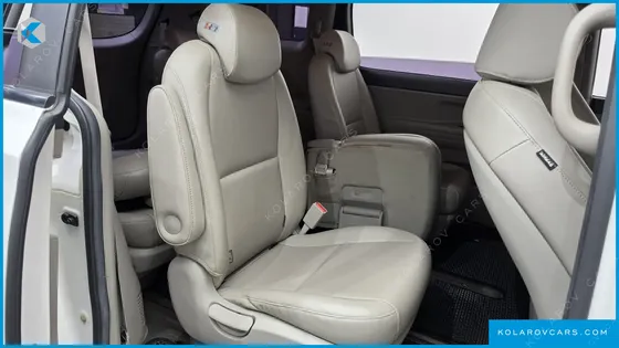 KIA CARNIVAL 11-SEATER DELUXE