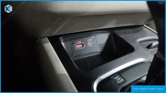 KIA CARNIVAL 11-SEATER DELUXE