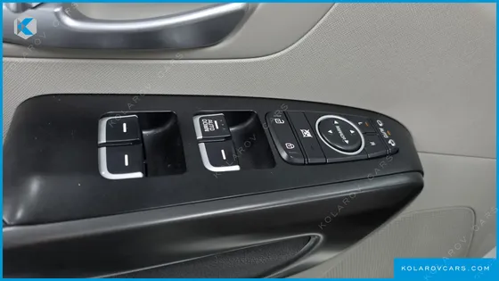 KIA CARNIVAL 11-SEATER DELUXE