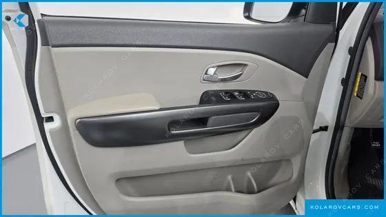 KIA CARNIVAL 11-SEATER DELUXE