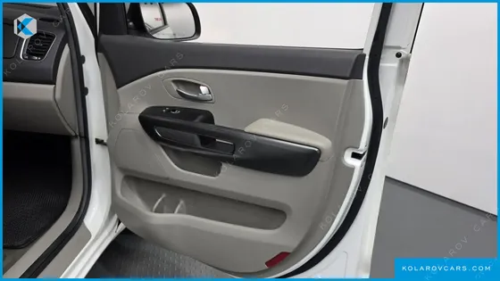 KIA CARNIVAL 11-SEATER DELUXE