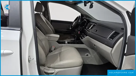 KIA CARNIVAL 11-SEATER DELUXE