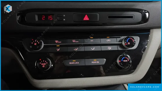 KIA CARNIVAL 11-SEATER DELUXE