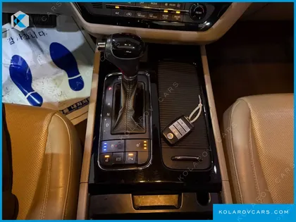 KIA CARNIVAL 7-SEATER LIMOUSINE
