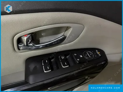 KIA CARNIVAL 7-SEATER LIMOUSINE