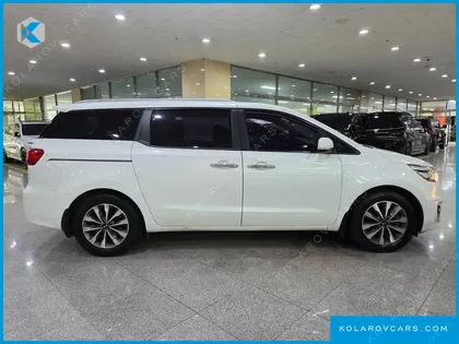 KIA CARNIVAL 9-SEATER LUXURY