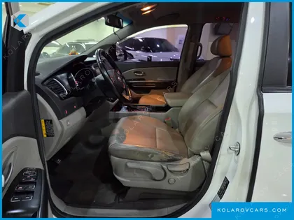 KIA CARNIVAL 9-SEATER LUXURY