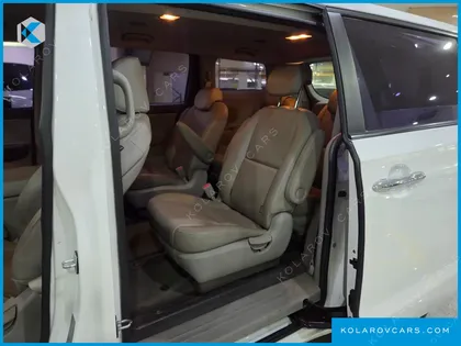 KIA CARNIVAL 9-SEATER LUXURY