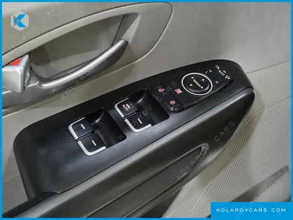 KIA CARNIVAL 9-SEATER LUXURY