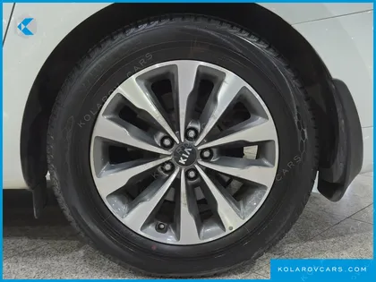 KIA CARNIVAL 9-SEATER LUXURY