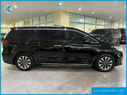 KIA CARNIVAL 9-SEATER LUXURY