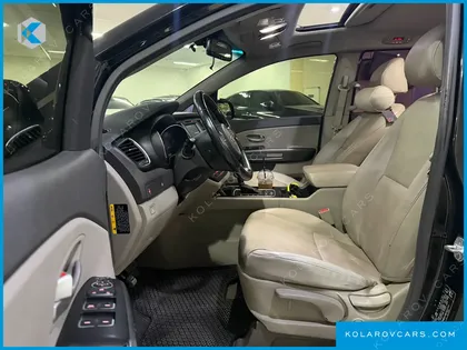 KIA CARNIVAL 9-SEATER LUXURY