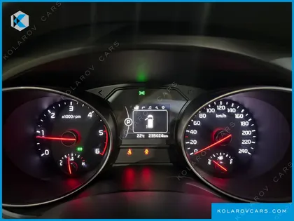 KIA CARNIVAL 9-SEATER LUXURY