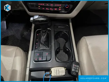 KIA CARNIVAL 9-SEATER LUXURY