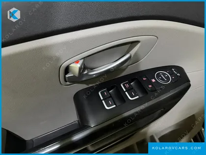 KIA CARNIVAL 9-SEATER LUXURY