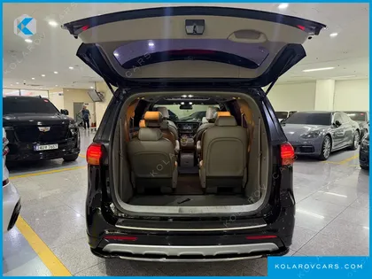 KIA CARNIVAL 9-SEATER LUXURY