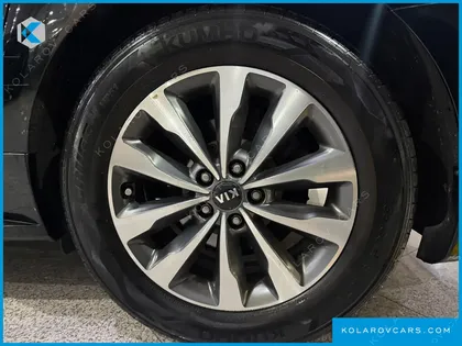 KIA CARNIVAL 9-SEATER LUXURY