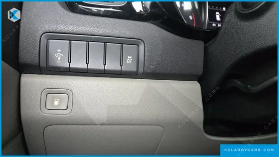 KIA CARNIVAL 9-SEATER PRESTIGE