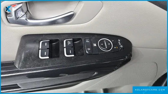 KIA CARNIVAL 9-SEATER PRESTIGE