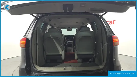 KIA CARNIVAL 9-SEATER PRESTIGE