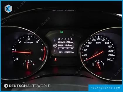 KIA CARNIVAL 9-SEATER PRESTIGE