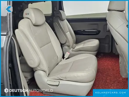 KIA CARNIVAL 9-SEATER PRESTIGE