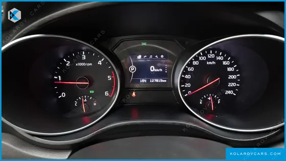 KIA CARNIVAL 9-SEATER LUXURY