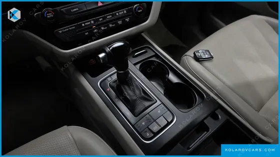 KIA CARNIVAL 9-SEATER LUXURY