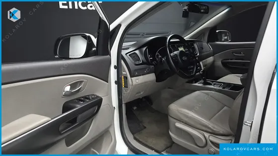 KIA CARNIVAL 9-SEATER LUXURY